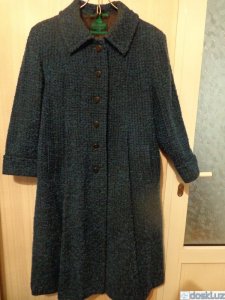 Верхняя одежда: Женское пальто-трапеция в отличном состоянии, размер 44-46