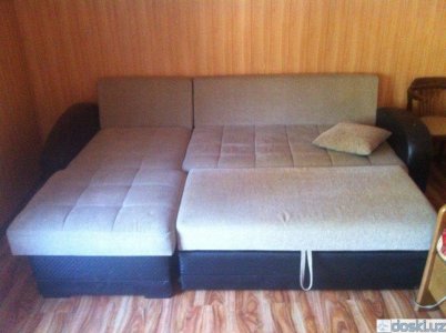 Мебель для гостиной: Продается диван в хорошем состоянии, производства Турции.